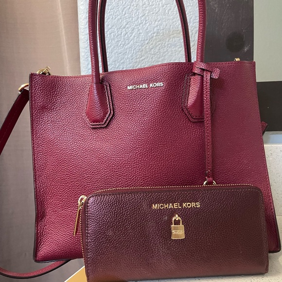 Michael Kors Large Purse and Wallet - Picture 3 of 3